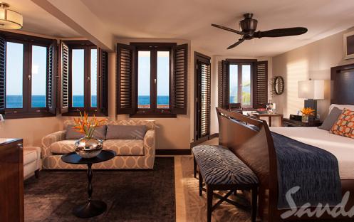 Sandals Grenada Resort & Spa-Pink Gin Beachfront Honeymoon Club Level Suite 1_7660